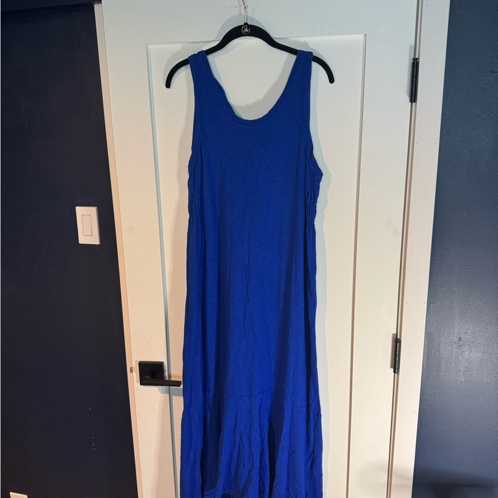 Splendid Blue Maxi Sundress with Scoop Neck and Sleeveless Design